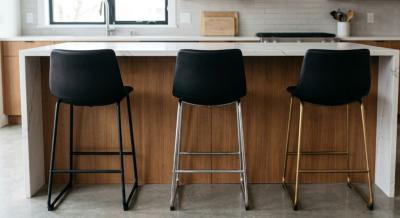 Black Bar Stools: Matte Black vs Chrome vs Gold Accents