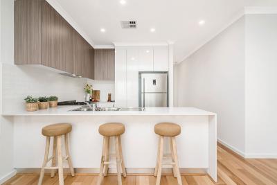 Choosing Between Stationary and Swivel Bar Stools